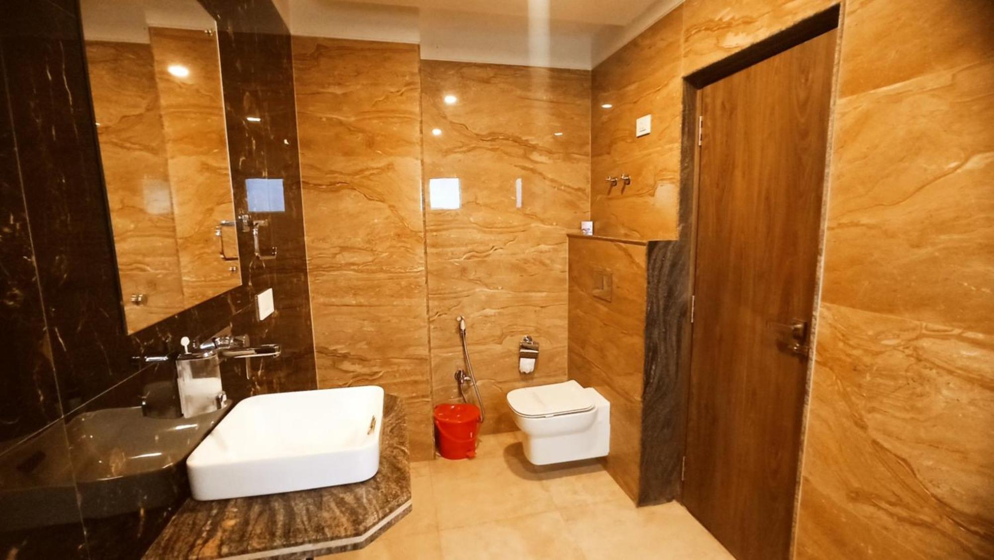 Royal Plaza 3*